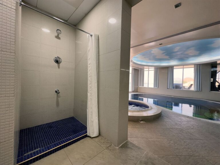 Empire shower room pool